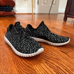 Black Speckled Tennis Shoes